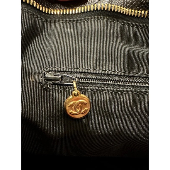 *SOLD* Chanel Black Leather Tote Bag - Picture 4 of 15